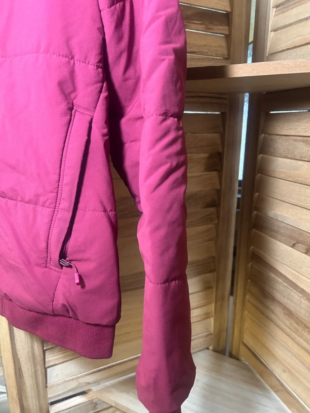 Patagonia Women’s W's Zemer Bomber Jacket, maroon size medium